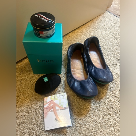 Tieks in California Navy size 8, good condition with tote bag - Picture 2 of 10